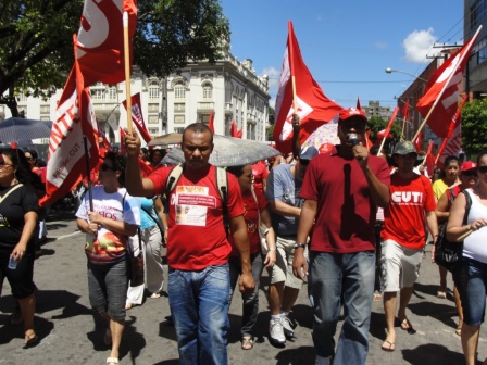 Educadores de 27 municipios participam de passeata em Aracaju dsc01559