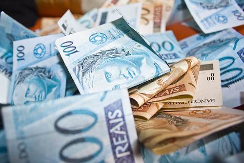 Aquidabã paga salários, mas ainda deve férias