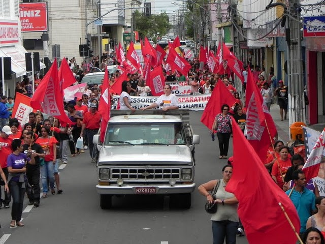 Professores de Sergipe saem às ruas no Dia Nacional de Paralisação Professores em marcha