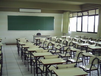 Alunos do CAIC Armando Rollemberg não vão à escola por falta de transporte Sem transporte, alunos do CAIC A. Rollemberg não vão às aulas