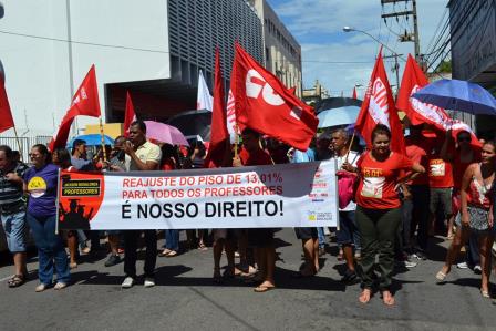 20mai15_assembleia_manutencao_greve