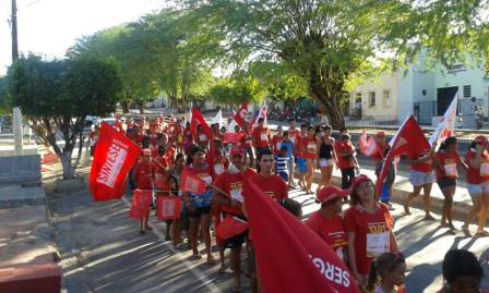 Canhoba: Sem salário, professores mantêm greve Os professores estão a mais de um mês em greve e a prefeita não abre canal de negociação