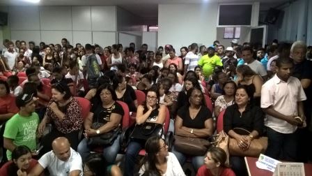Professores, estudantes, pais e mães lotam Câmara de Vereadores Professores, estudantes, pais e mães lotam Câmara de Vereadores