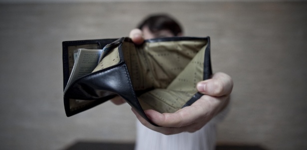 O atraso no recebimento dos salários chega a superar 20 dias O atraso no recebimento dos salários chega a superar 20 dias