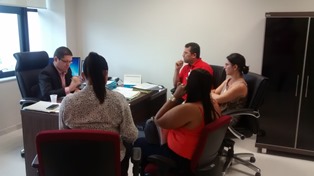 Em reunião ocorrida na terça, 15, no MPE, diretores do SINTESE trataram sobre a terceirização de merendeiros e solicitaram que o órgão exija que o Governo realize concurso Em reunião ocorrida na terça, 15, no MPE, diretores do SINTESE trataram sobre a terceirização de merendeiros e solicitaram que o órgão exija que o Governo realize concurso