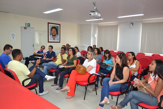 Docentes denunciam que a comunidade escolar não foi ouvida Docentes denunciam que a comunidade escolar não foi ouvida