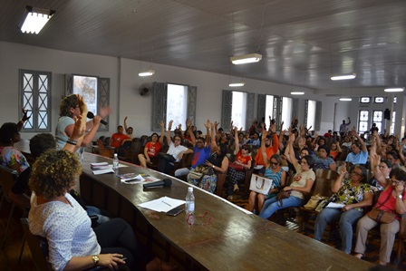Professoras e professores da rede estadual e de 74 redes municipais aderem a paralisação nacional dia 10 de novembro Professoras e professores da rede estadual e de 74 redes municipais aderem a paralisação nacional dia 10 de novembro
