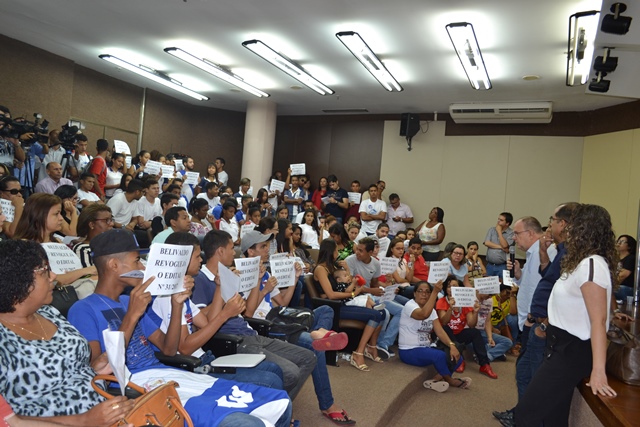 Estudantes, professores, pais pedem revogação do decreto 31/2017 Estudantes, professores, pais pedem revogação do decreto 31/2017