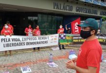 Ato simboliza banho de sangue no Palácio do Governo e cobra lockdown em Sergipe
