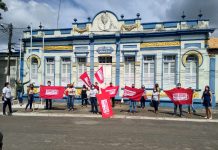 Professores e professoras de Itaporanga fazem ato e recebem denúncias sobre ‘kit’ de alimentação escolar
