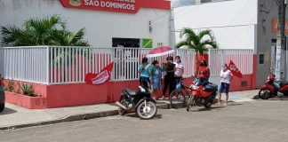 São Domingos: Professores e professoras fazem ato e pedem atualização do piso salarial