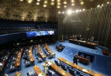 Senado aprova flexibilização dos pisos mínimos da educação