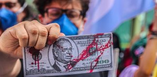 Servidores promovem ato contra a carestia e contra a PEC 32 em frente ao Ministério da Economia