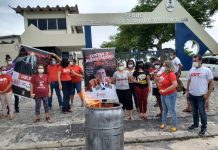 Em ato simbólico professores e professoras queimam portaria autoritária da SEDUC