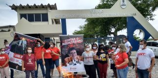 Em ato simbólico professores e professoras queimam portaria autoritária da SEDUC