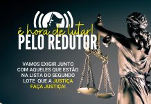 Professoras e professores fazem ato em frente ao Tribunal de Justiça