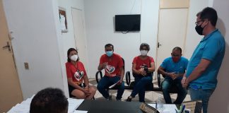 Professores e professoras cobram de prefeito de Poço Redondo pagamento da revisão do piso salarial