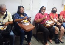 Professores e professoras de Nossa Senhora do Socorro continuam a luta e fazem nova vigília na prefeitura
