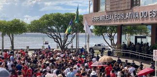 Governo Belivaldo e 14 deputados acabam com a carreira do magistério da rede estadual