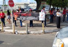 Barra dos Coqueiros: professores fazem panfletagem e dialogam com população