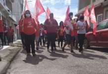 Luta na rua: professores e professoras relembram a população o massacre de suas carreiras cometido por Belivaldo Chagas
