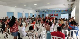 Professoras e professores aprovam encaminhamentos de luta pelos direitos do magistério