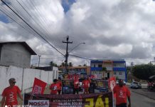 Professores e professoras de Pacatuba denunciam e dialogam com população em segundo dia de paralisação