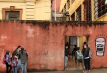 Corte de recursos na educação básica faz parte das “medidas terríveis” de Bolsonaro, afirmam especialistas