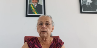 Professora Ana Lúcia entrega carta do SINTESE ao presidente Lula