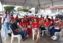 Barra dos Coqueiros: professora e professor na rua, prefeito Alberto Macedo a culpa é sua