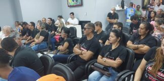 Professoras e professores de Tobias Barreto paralisam atividades e ocupam câmara de vereadores durante esta manhã