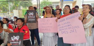 Funcionalismo público estadual e municipal realiza ato em frente ao Ipesaúde