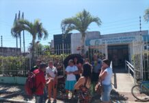 Graccho Cardoso: Professoras e professores fazem vigília e cobram salários do mês de junho