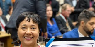 Dirigente do SINTESE é a primeira professora indígena a receber Medalha do Mérito Educacional Manoel José Bonfim, na Alese
