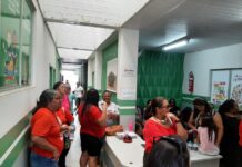 Professoras e professores de Canindé de São Francisco ocupam a Secretaria Municipal de Educação