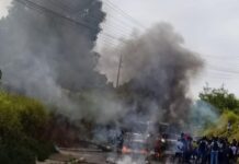 Comunidade do povoado Duro em Itaporanga D’Ajuda faz protesto e exige transporte escolar de qualidade