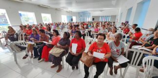 “A vitória depende da força da nossa luta”: professoras e professores da rede estadual aceitam proposta do Governo para início de retoma da carreira, mas seguirão em luta