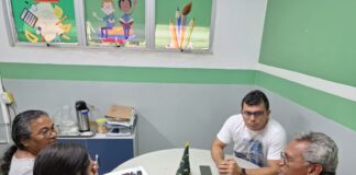 Professoras e professores de Canindé cobram salários