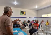 Aparecida: professores se reúnem em assembleia