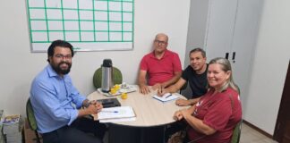 Dores: SINTESE se reúne com secretário de Educação