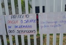 Atraso: professores de São Domingos cobram salário de dezembro na prefeitura