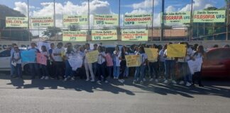 Estudantes do C.E. Leonor Teles fazem ato para exigir reforma da unidade de ensino e instalação de ar-condicionados