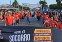 Opressão e desrespeito aos professores marcam desfile cívico em Socorro