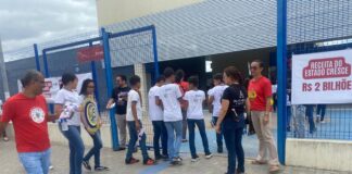 Dirigentes do SINTESE e professores de Simão Dias fazem ato e panfletagem durante ação da Seed, através da DRE 2