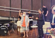 Professora Ana Lúcia é homenageada e, junto com SINTESE, destaca que é preciso valorizar professores e professoras