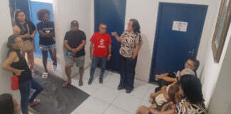 Santo Amaro: professores fazem vigília para cobrar salário de dezembro e convocam assembleia para dia 7 de janeiro